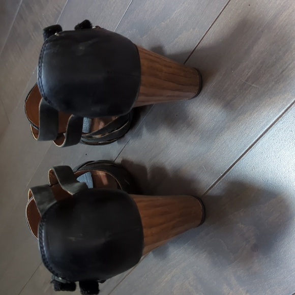 Clark's Size 6.5 Black Leather Sandals - Picture 6 of 11